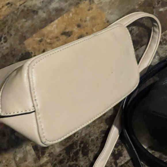 Bow tie cream crossbody bag - Picture 11 of 11